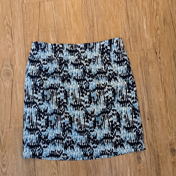 Ann Taylor Navy abstract Skirt Size 10 - Picture 3 of 8